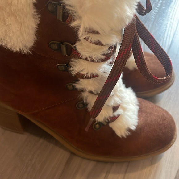 Target faux fur boots size 7 - Picture 8 of 15